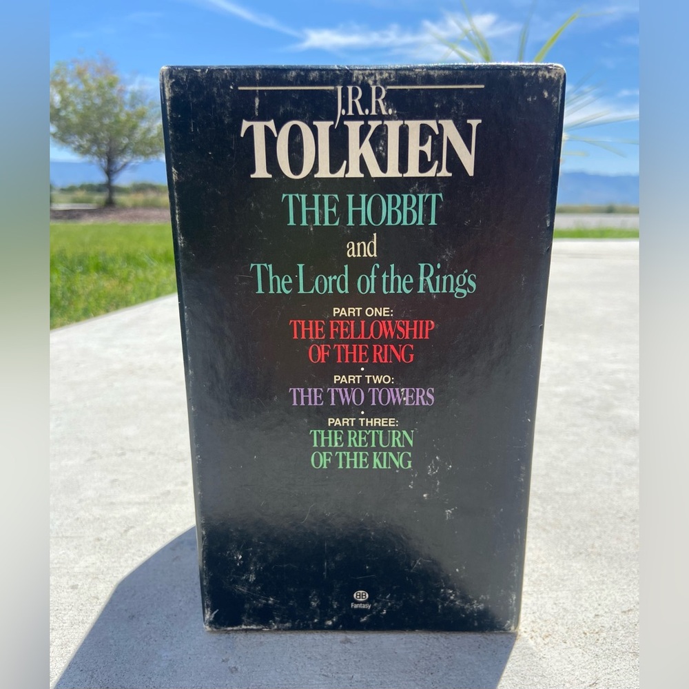 Vintage J.R.R. Tolkien Book Set - The Hobbit & The Lord of the Rings - Picture 3 of 13